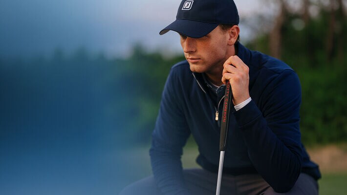 Thermoseries pullover in navy blue.
